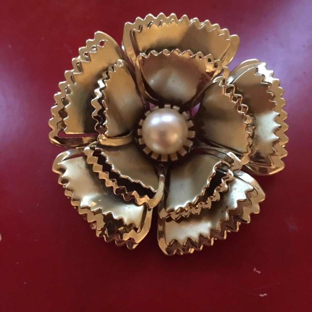 Vintage Goldtone Pin Faux Pearl Brooch